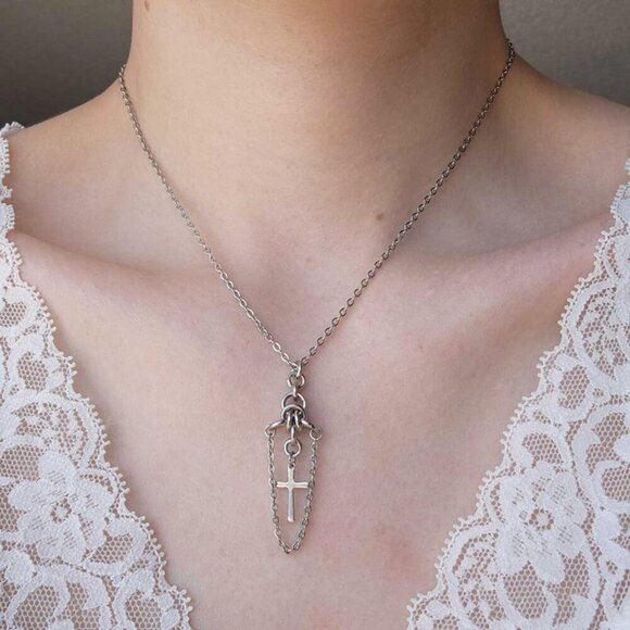 Gothic cross necklace with a small silver chain ✦ medieval chainmaille necklace - Picture 3 of 9